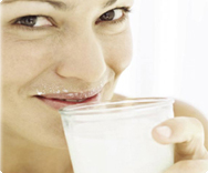 Milchprodukte Frau Joghurt