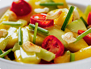 Mangosalat Schüssel Mango Tomaten Lauch