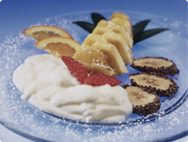 Joghurt mit Früchten Teller mit Joghurt und Früchten