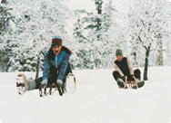 Sport im Winter Frau Schlittenfahrt