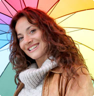Erkältungen vorbeugen Frau Regenschirm