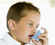 Asthma Junge Inhalator